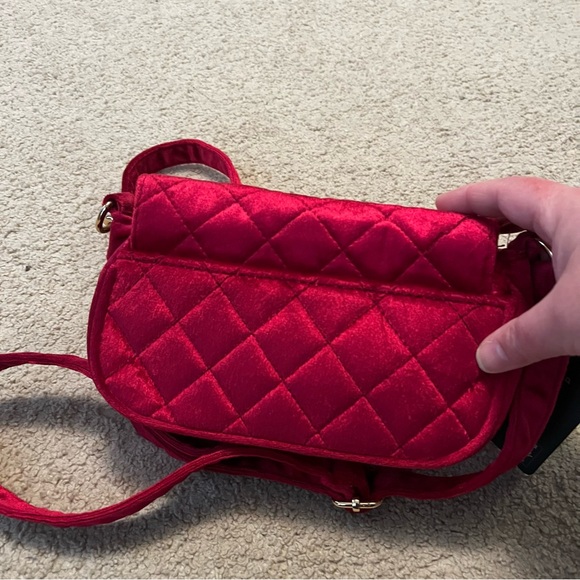 NWT Disney Minnie Mouse Quilted Red Velvet Crossbody Bag - Picture 5 of 5
